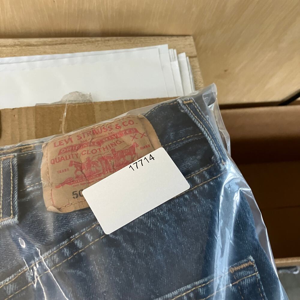 Levi's 501  Jeans Mens W38 L30 Blue Classic Fit Mid Wash Denim 5 Pocket Pants - Picture 10 of 10